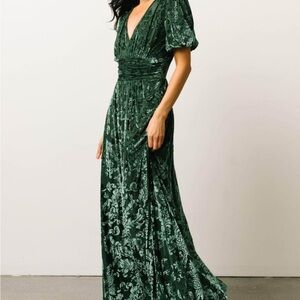 Baltic Born . Leslie . Maxi Dress . Crushed velvet . Puffed sleeves . Pine Green
